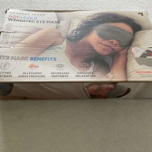 SHARPER IMAGE HOT + COLD WEIGHTED EYE MASk NWT - Picture 3 of 5